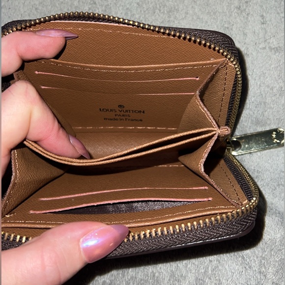 Louis Vuitton Monogram Small Zippy Wallet - Picture 2 of 2